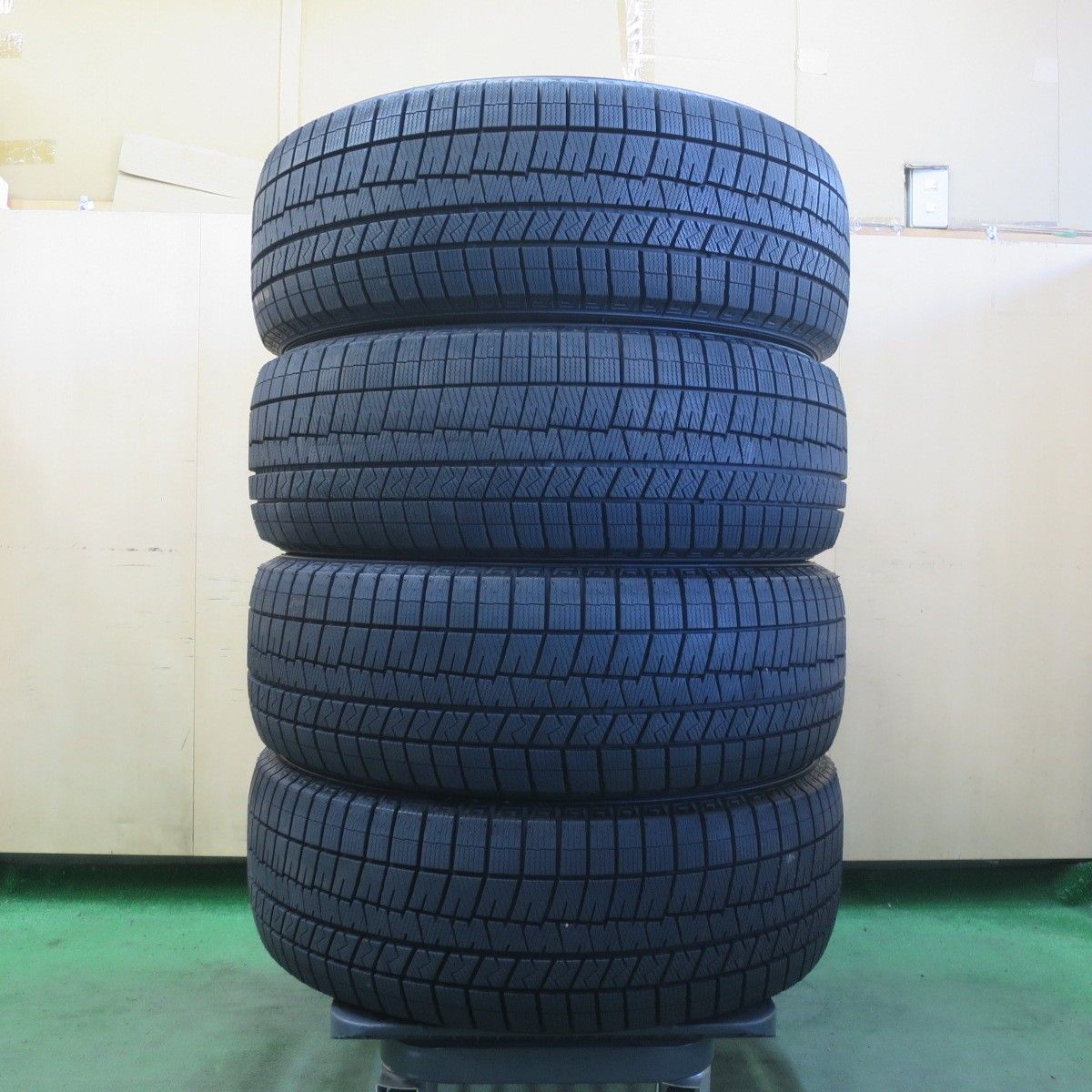 超バリ溝！22年！9.5分以上★スタッドレス 235/55R19 ダンロップ ウインターマックス 03 タイヤ 19インチ クラウン セダン レクサス RX 等★6051509イスタ 29,850円