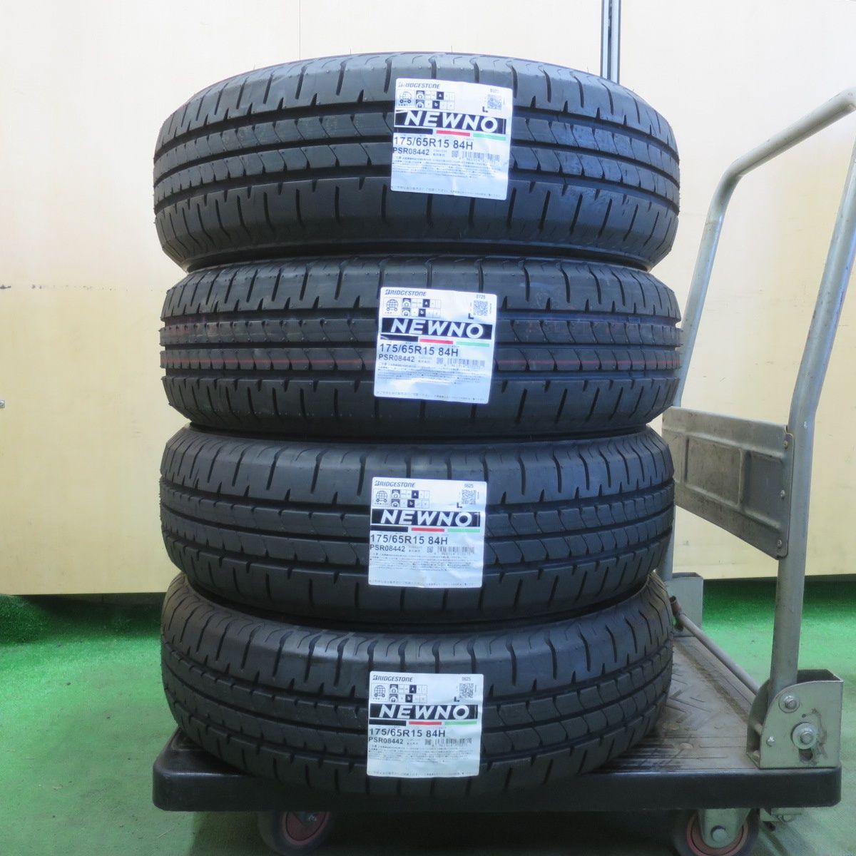 未使用！25年★175/65R15 ブリヂストン NEWNO ニューノ 15インチ タイヤ アクア ヴィッツ スペイド キューブ 等★6051508イノタ
