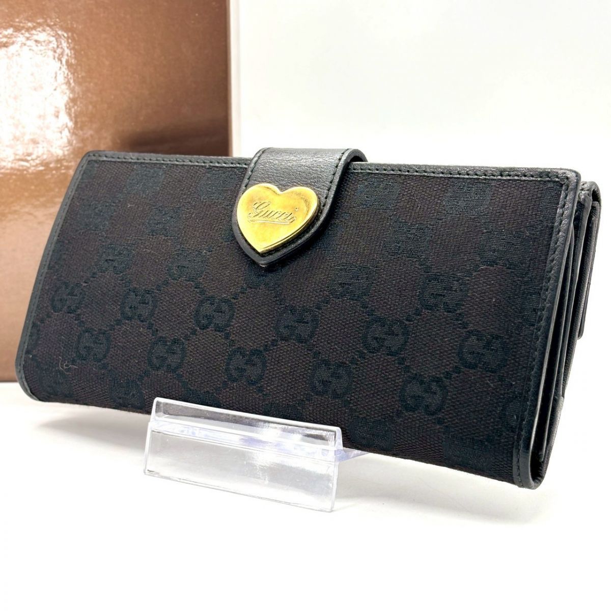 【甘さを秘めた黒の余韻】　GUCCI　長財布 ラブリーハート GGキャンバス 二つ折り 7カード　ブラック