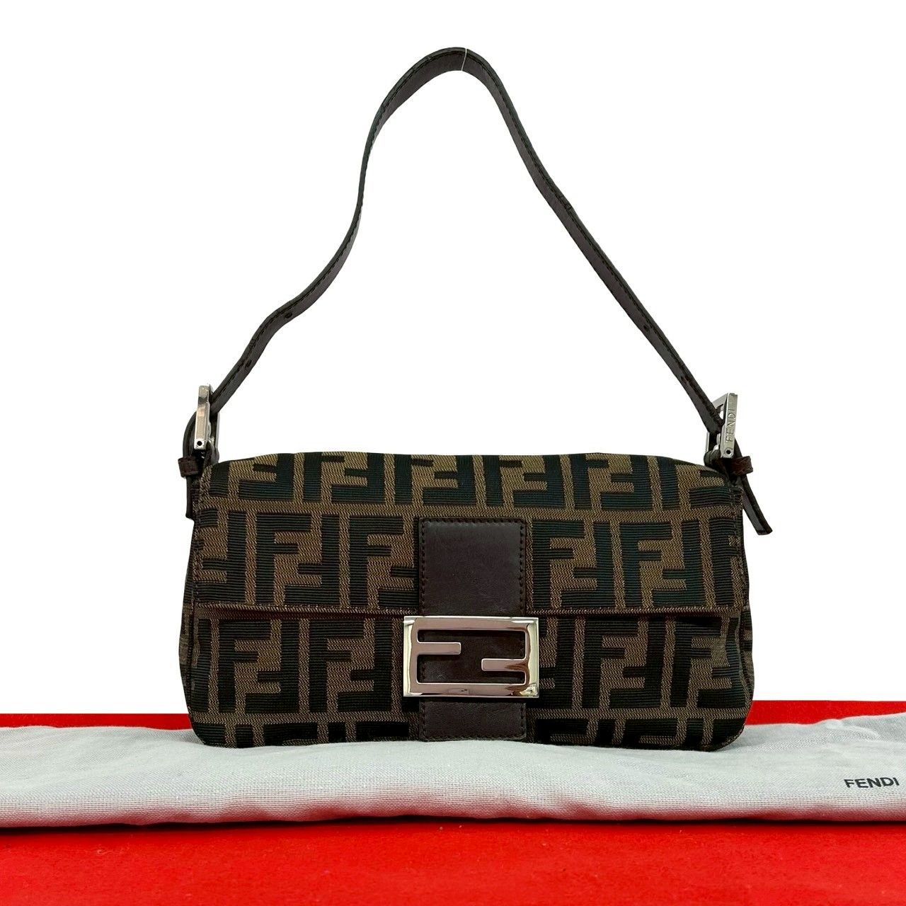 極 美品 FENDI フェンディ マンマバケット ズッカ FF ロゴ 柄 極 美品 FENDI フェンディ マンマバケット ズッカ FF ロゴ 柄