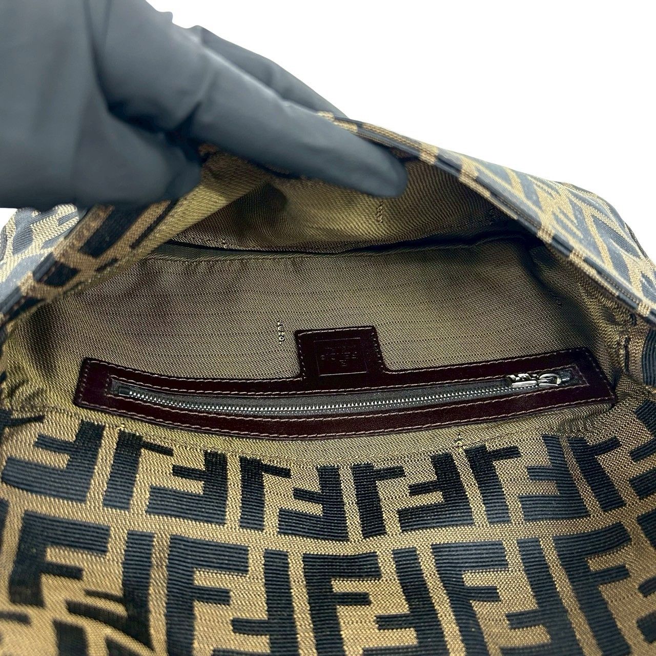 Fendi FFロゴプリント ショルダーバッグ　マンマ 極 美品 FENDI フェンディ マンマバケット ズッカ FF ロゴ 柄