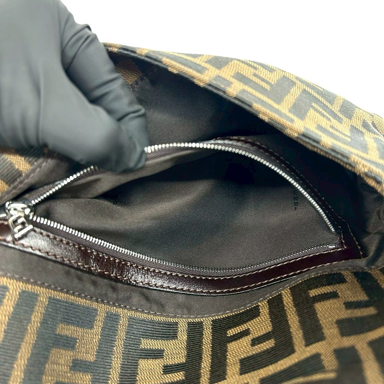 極 美品 FENDI フェンディ マンマバケット ズッカ FF ロゴ 柄 レザー