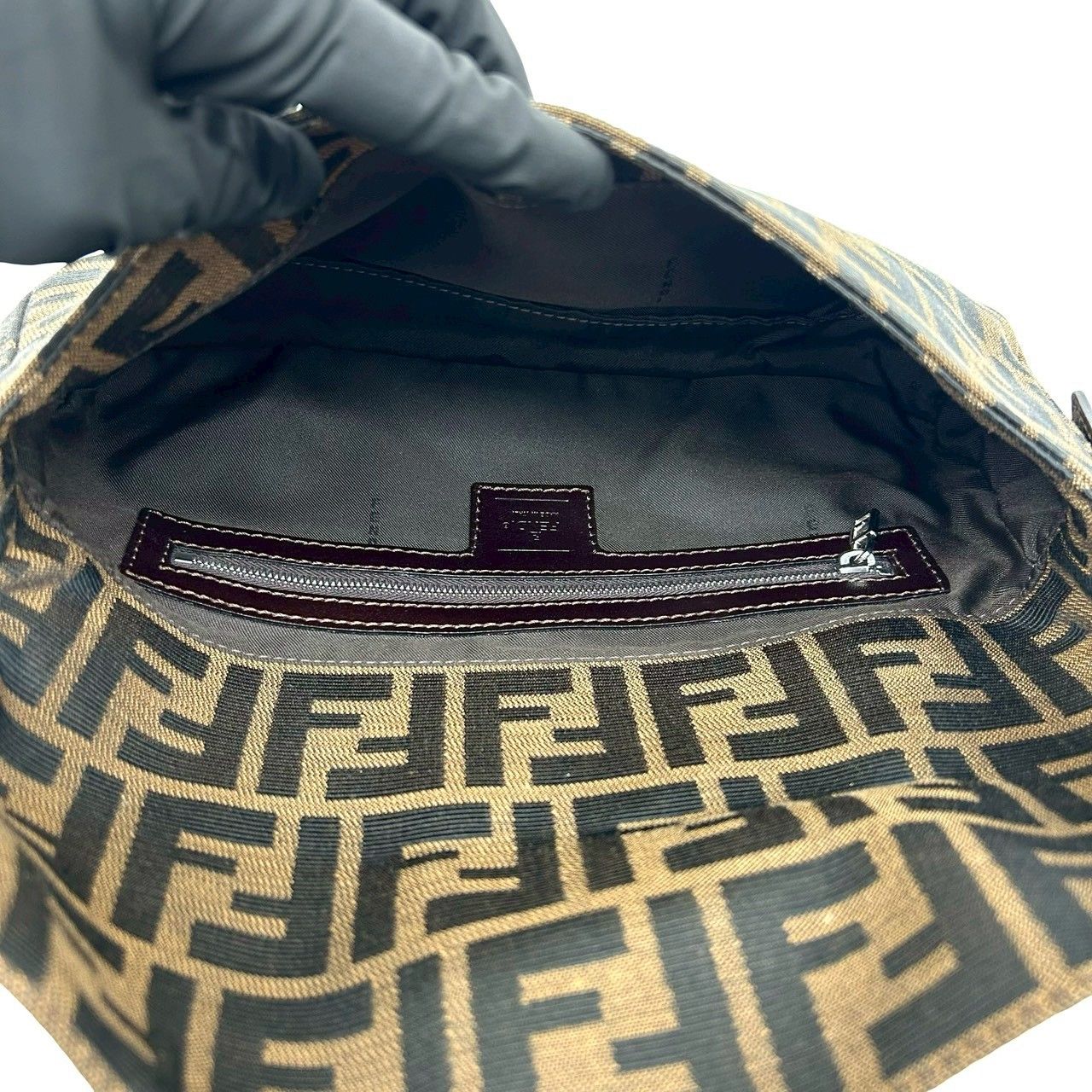 極 美品 FENDI フェンディ マンマバケット ズッカ FF ロゴ 柄 レザー 極 美品 FENDI フェンディ マンマバケット ズッカ FF ロゴ 柄 レザー