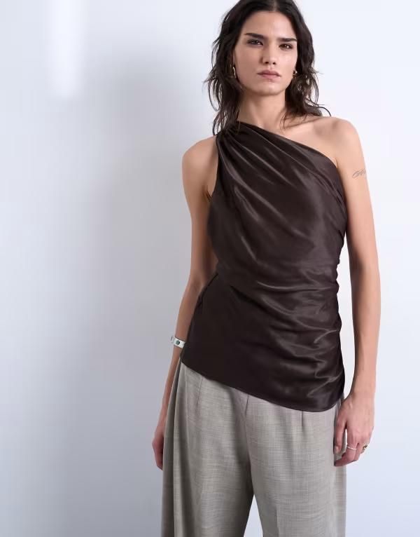 トップショップ レディース トップス タンクトップ ドレープ Topshop one shoulder top with draped back in chocolate チョコレート