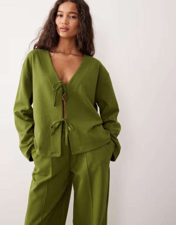 エイソス レディース アウター パーカー・スウェット タイディテール ASOS DESIGN interlock oversized top with bow tie detail part of a set PESTO GREEN グリーン