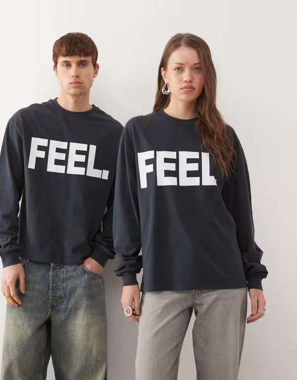 コルージョン レディース トップス Tシャツ グラフィック COLLUSION Unisex long sleeve boxy tshirt with FEEL graphic Black ブラック