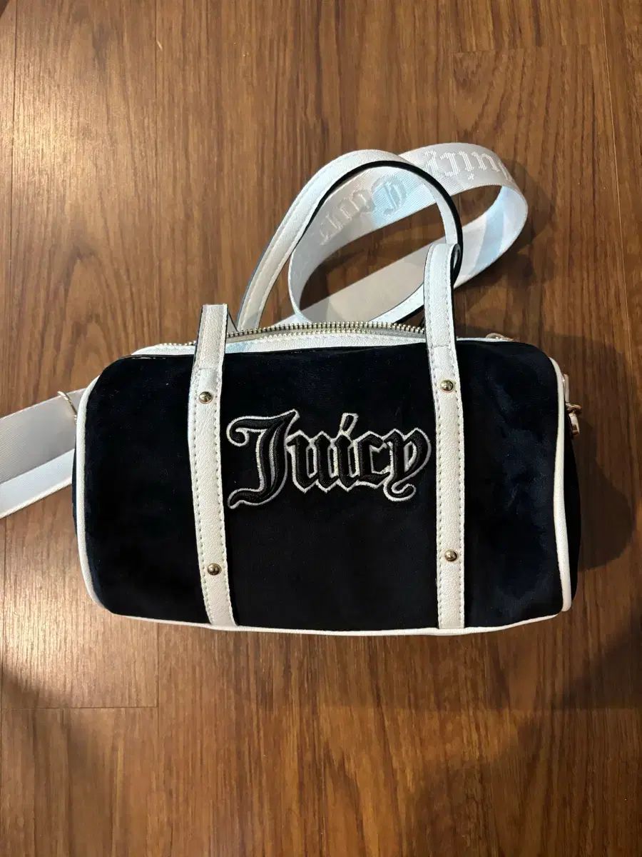 JUICY COUTURE ジューシークチュール ツアーベルベット ミニ BARREL(バレル)バッグ ブラック y2k