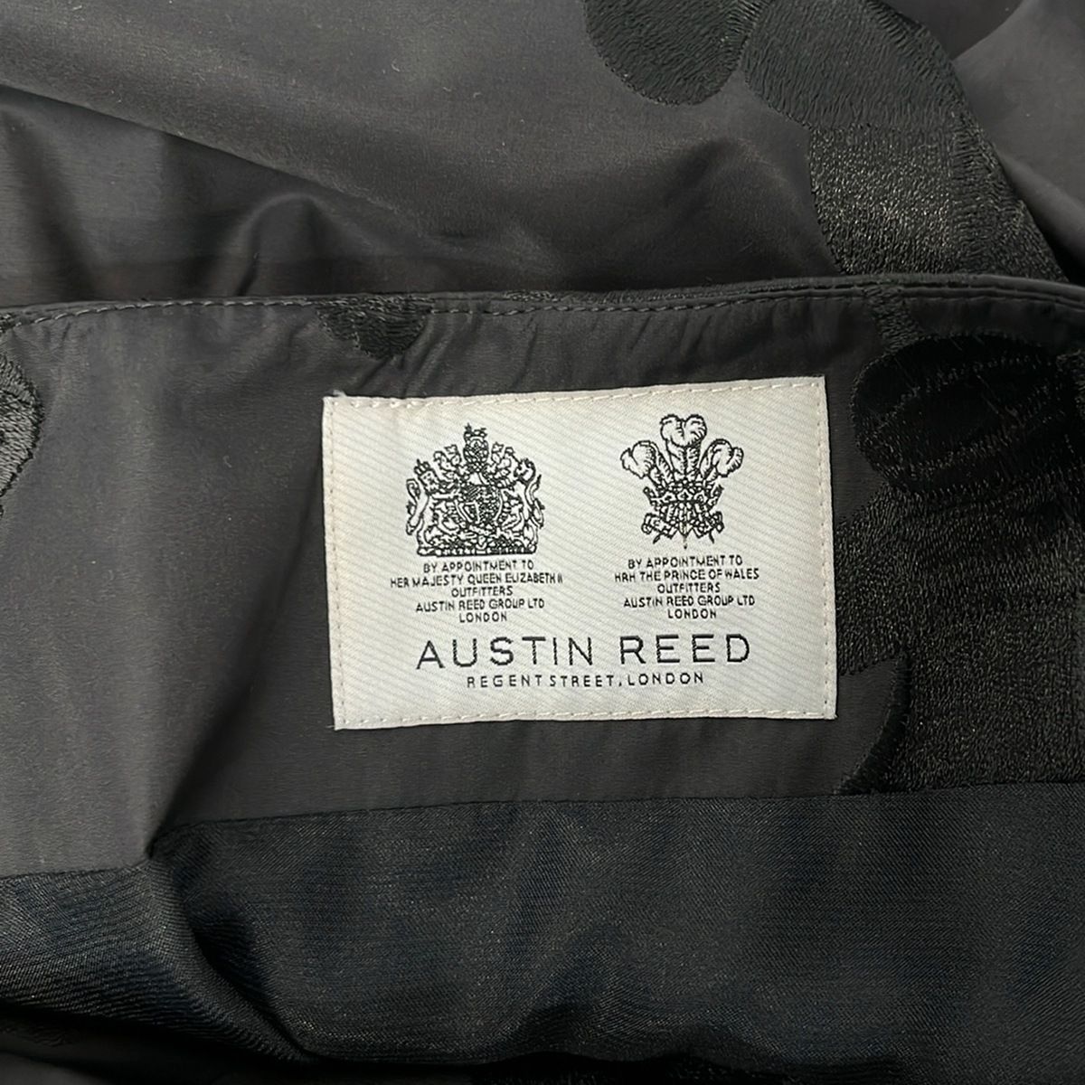 AUSTIN REEDオースチンリード セットアップ 刺繍 40Lサイズパール付 AUSTIN REEDオースチンリード セットアップ 刺繍 40Lサイズパール付