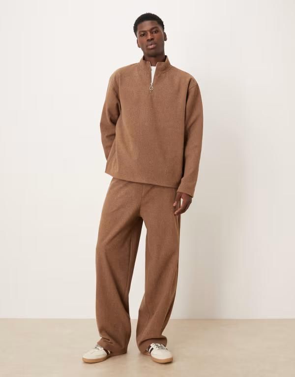 エイソス メンズ ボトムス カジュアルパンツ ワイドレッグ プリーツ パンツ スウェットパンツ ASOS DESIGN wide leg pleated sweatpants part of a set CAMEL キャメル