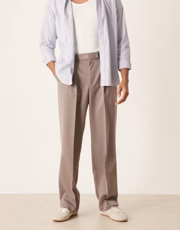 エイソス メンズ ボトムス カジュアルパンツ ワイドレッグ プリーツ パンツ ASOS DESIGN pleated wide leg dress pants with belt detail in mink Mink ミンク