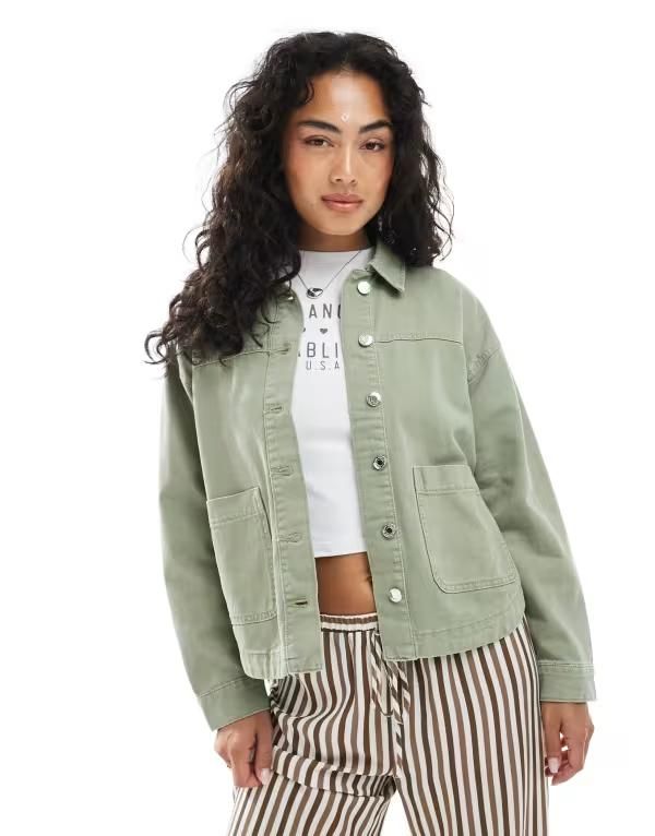 ヴェロモーダ レディース アウター ジャケット・ブルゾン デニム Vero Moda denim shacket with front pockets in washed khaki Laurel Wreath デニム