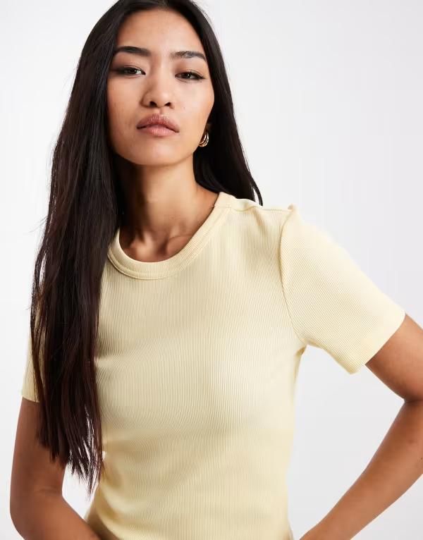 オンリー レディース トップス Tシャツ リブ ONLY ribbed Tshirt in pale yellow Sunlight イエロー