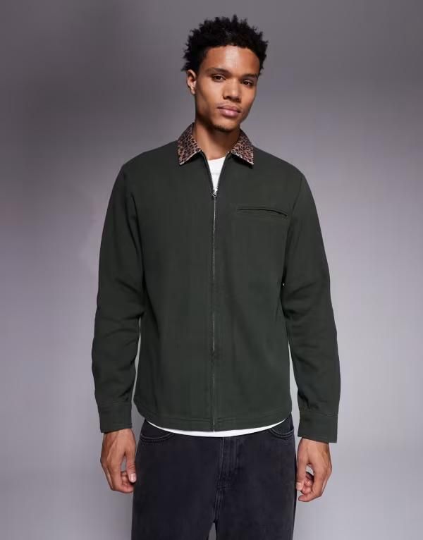 エイソス メンズ トップス シャツ コントラスト ASOS DESIGN oversized shirt with contrast leopard collar GREEN グリーン
