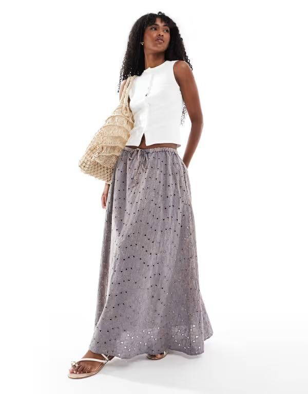 エイソス レディース ボトムス スカート A ライン フラワー柄 ミディ フラワー ASOS DESIGN floral broderie a line midi skirt in acid wash washed laundered