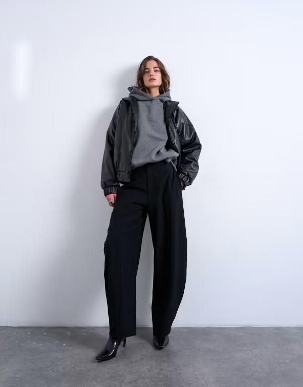 トップショップ レディース ボトムス カジュアルパンツ Topshop bubble pants part of a set Black ブラック