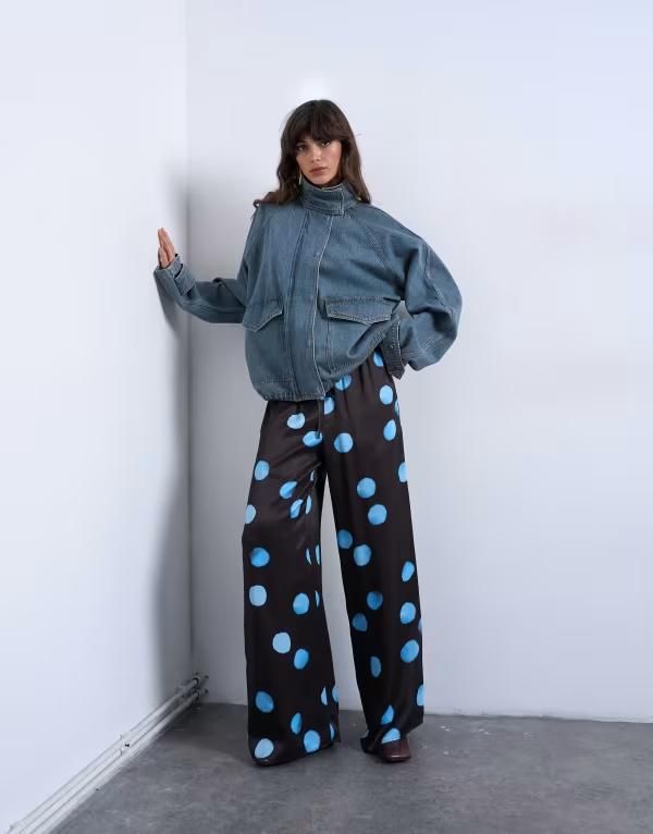 トップショップ レディース ボトムス カジュアルパンツ ドット柄 ワイドレッグ ドット サテン Topshop satin wide leg with tie waist pants in polka dot COW ドット