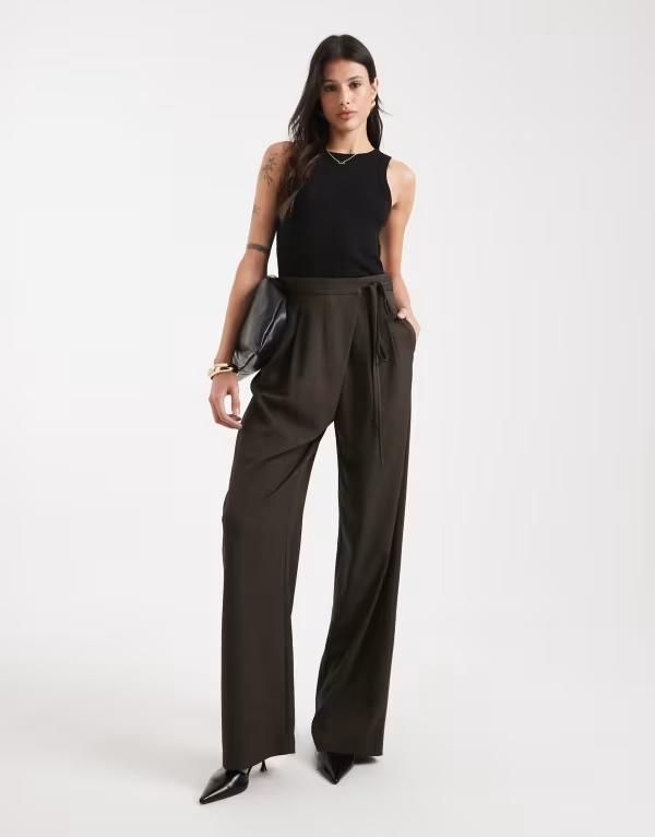 エイソス レディース ボトムス カジュアルパンツ ワイドレッグ タイディテール トール ASOS DESIGN Tall tailored wide leg pants with wrap tie detail herringbone Brown ブラウン