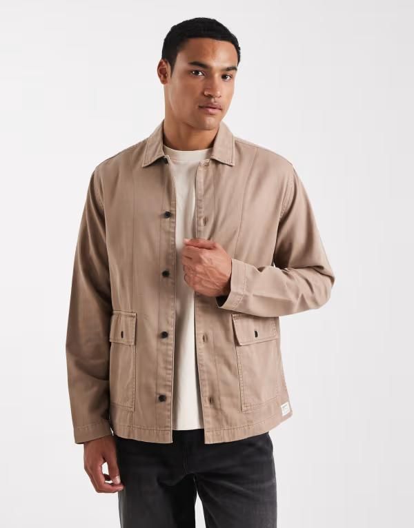 エイソス メンズ トップス シャツ ASOS DESIGN twill overshirt with badge detail BROWN ブラウン