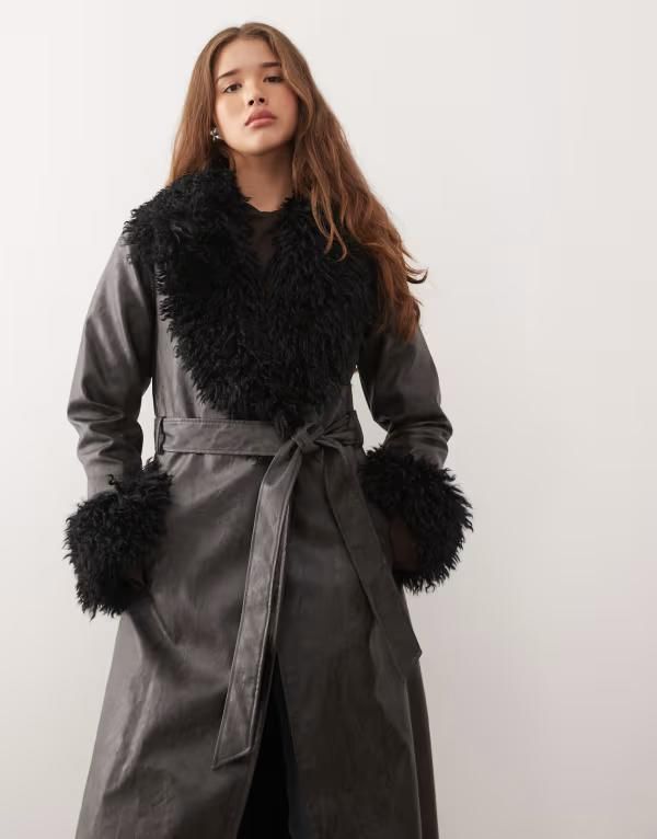 リクレイム ヴィンテージ レディース アウター コート レザー Reclaimed Vintage longline leather look trench coat with faux fur collar and cuffs Black ブラック