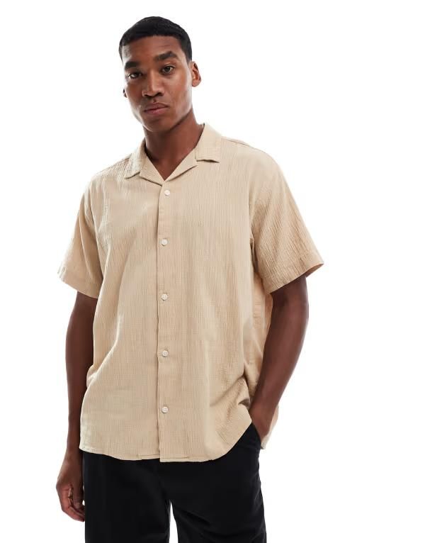 ジャック アンド ジョーンズ メンズ トップス シャツ Jack Jones camp collar shirt in crinkle textured Safari ベージュ