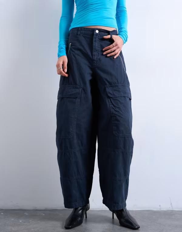 トップショップ レディース ボトムス カジュアルパンツ カーゴパンツ Topshop balloon cargo pants with zipper and pocket details in charcoal チャコール