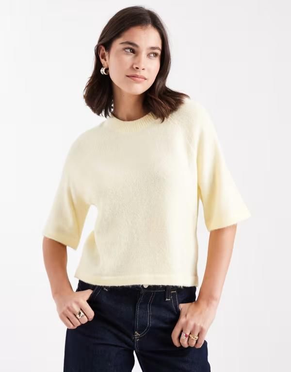 ブレーブソウル レディース アウター ニット・セーター クルーネック Tシャツ Brave Soul crew neck short sleeve knitshirt in yellow イエロー