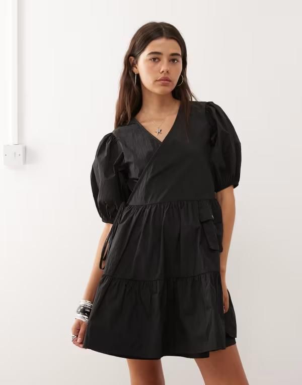 コルージョン レディース トップス ワンピース ミニワンピース ナイロン ミニ COLLUSION nylon smock mini dress with pocket detail Black ブラック