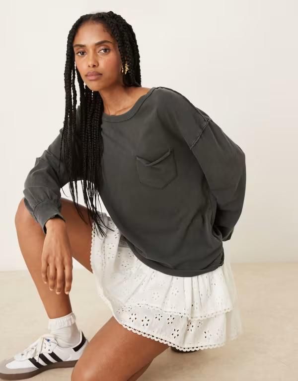 フリーピープル レディース トップス Tシャツ Free People fade into you pocket detail long sleeve tshirt in charcoal METAL STILETTO チャコール