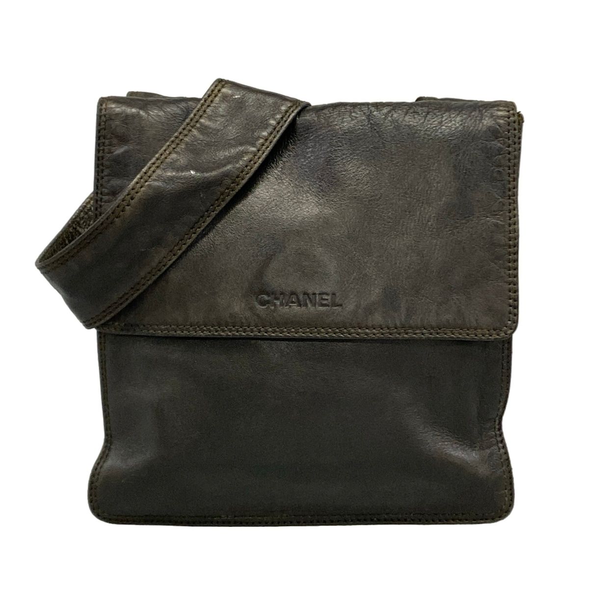 CHANEL(シャネル) ショルダーバッグ - ダークブラウン ロゴ レザー