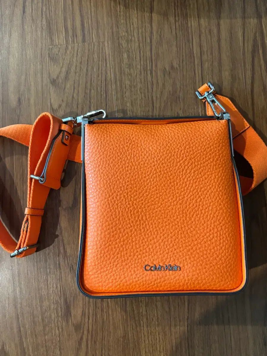 Calvin Klein カルバン・クライン オレンジ色 クロスバック