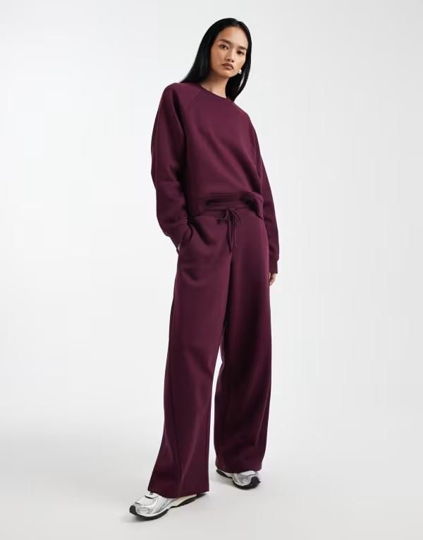 エイソス レディース ボトムス カジュアルパンツ スウェットパンツ ASOS DESIGN oversized barreleg brushback sweatpants with seam detail in plum プラム