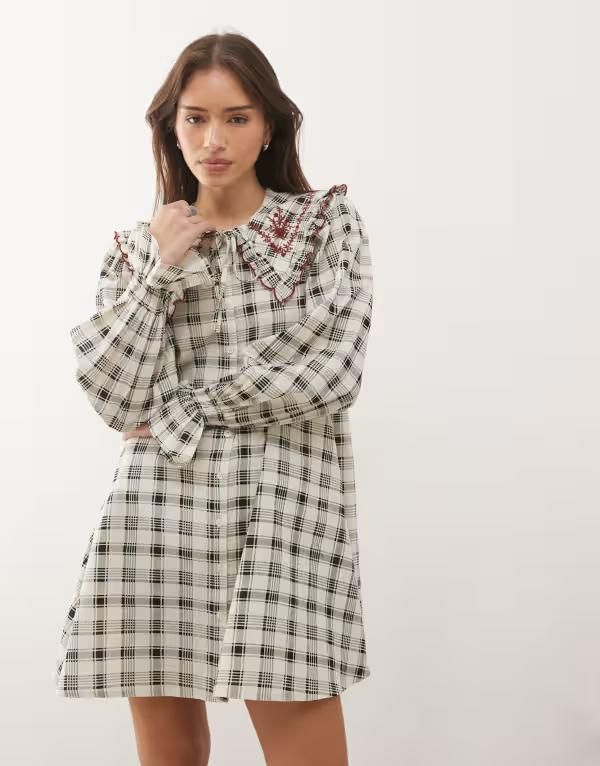 リクレイム ヴィンテージ レディース トップス ワンピース ミニ シャツ Reclaimed Vintage mini shirt dress with oversized collar and embroidery and white plaid Blue