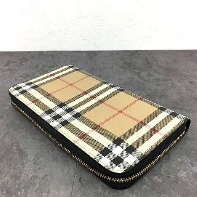 送料込み！ 極美品 BURBERRY ジップウォレット チェック柄 600 - メルカリ
