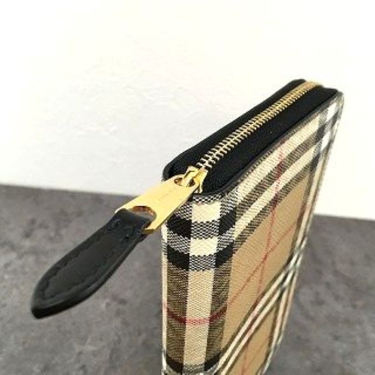 送料込み！ 極美品 BURBERRY ジップウォレット チェック柄 600 - メルカリ