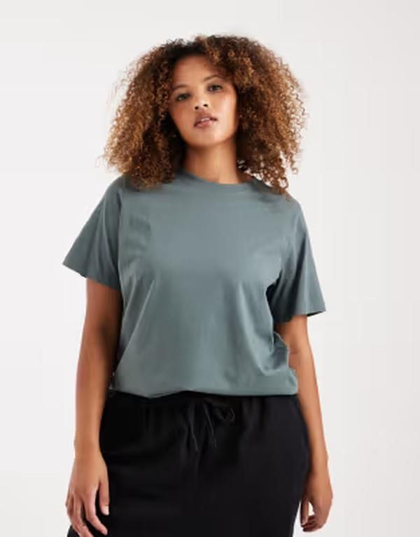 ヴェロモーダ レディース トップス Tシャツ Vero Moda Curve tshirt in balsam green グリーン