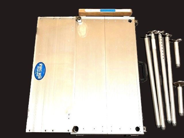 へら鮒用　釣台　ダイワ　スリム銀閣　ME80172　テーブル一枚付