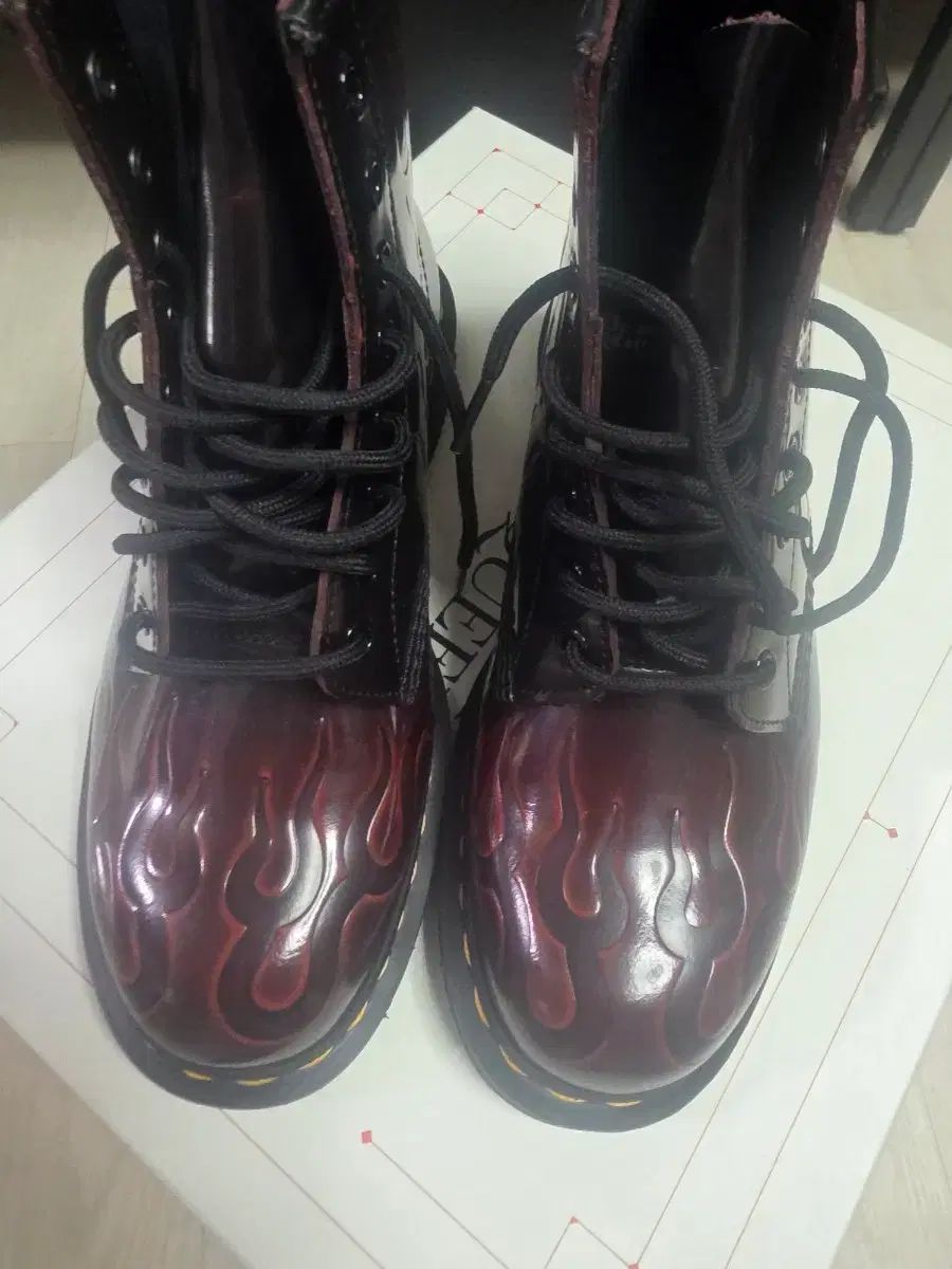 DR. MARTENS ドクターマーチン バーガンディ インフェルノ 260