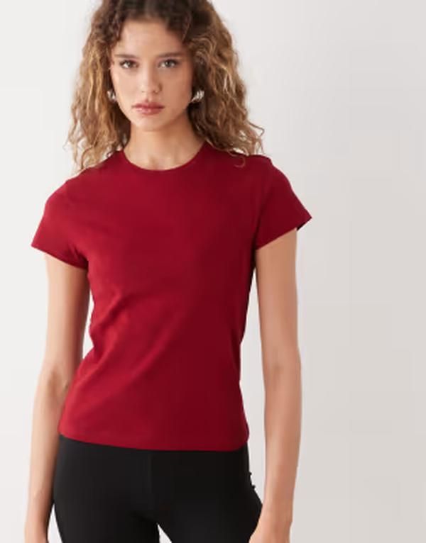 ウィークデイ レディース トップス Tシャツ Weekday fitted Tshirt in cherry exclusive to ASOS Cherry