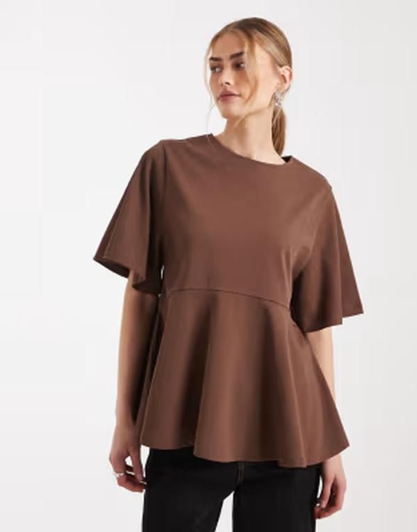 エイソス レディース トップス Tシャツ ASOS DESIGN oversized Tshirt with exaggerated sleeve and peplum hem in chocolate チョコレート