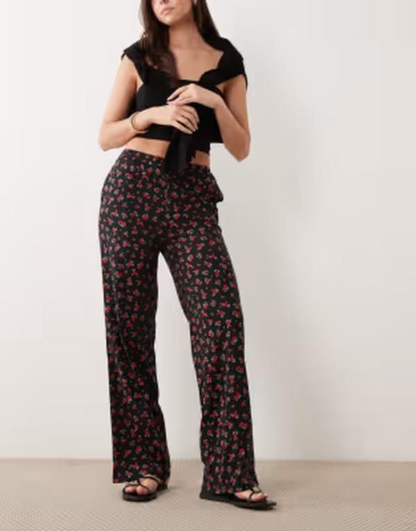 スリードベア レディース ボトムス カジュアルパンツ フラワー柄 ドローコードウエスト プリント ジャージー フラワー Threadbare jersey pull on pants with drawstring waist with red floral