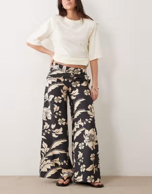ジェイディーワイ レディース ボトムス カジュアルパンツ ワイドレッグ フラワー柄 プリント フラワー JDY wide leg pants with cream floral print Black ブラック