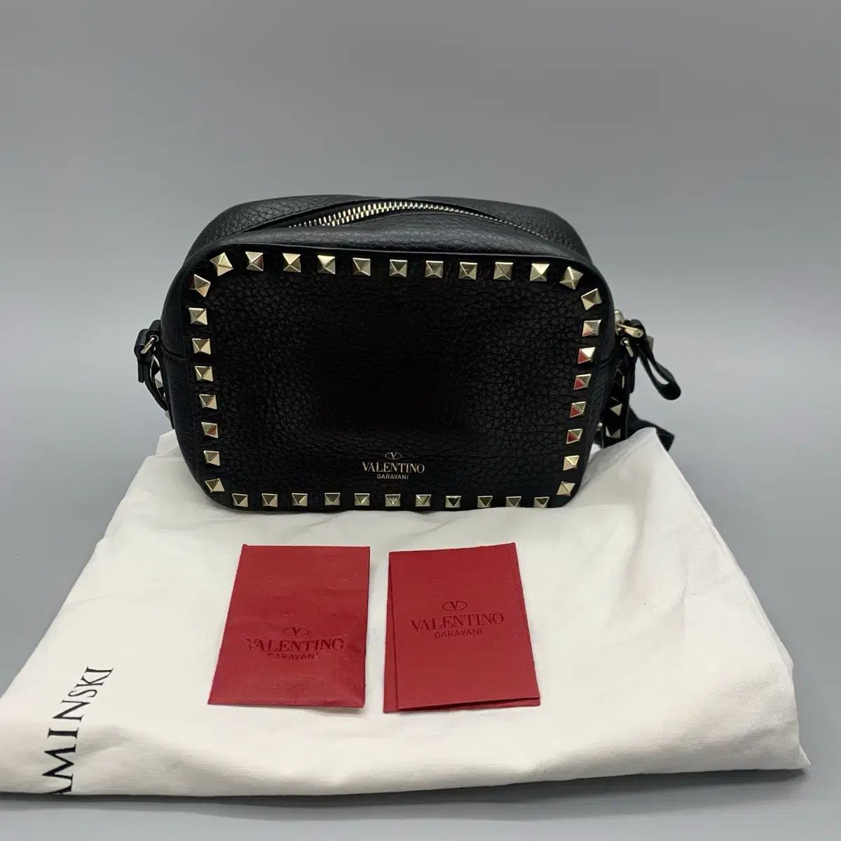 267001887 Valentino スタッズ カメラバッグ ブラック
