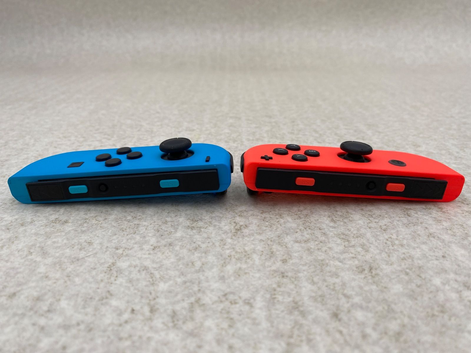 ◇Nintendo Switch Joy－Con（L） ネオンブルー／（R） ネオンレッド