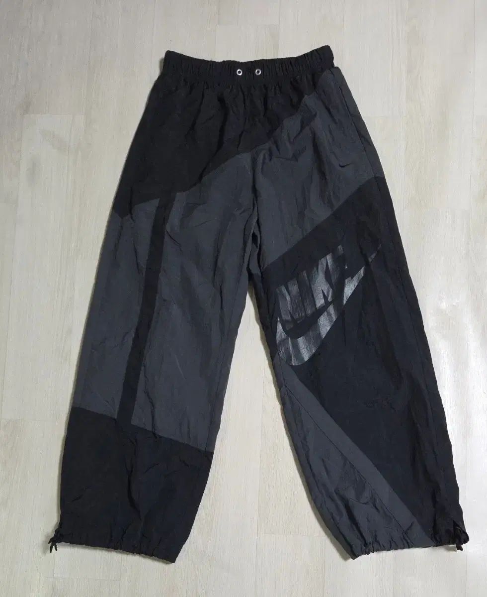 (着用画像) NIKE ナイキ nsw ミッドライズ ルーズ ウーブン ストリート パンツ