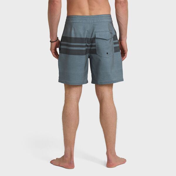 クイックシルバー メンズ ボトムス ハーフパンツ・ショーツ ショートパンツ シルク Quiksilver Mensurfsilk StreetTrunk 18 Boardshorts Black ブラック