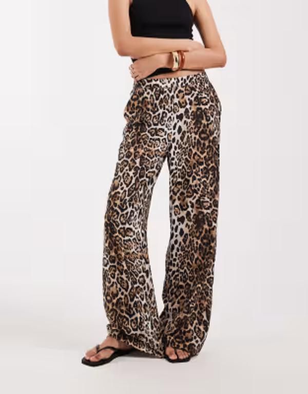 ベロモーダ レディース ボトムス カジュアルパンツ ワイドレッグ プリント Vero Moda Tall high rise wide leg pants in leopard print Leopard Print アニマル