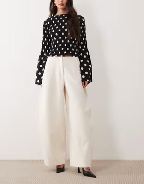 エイソス レディース ボトムス カジュアルパンツ ASOS DESIGN clean waistband oversized tailored barrel pants in cream クリーム