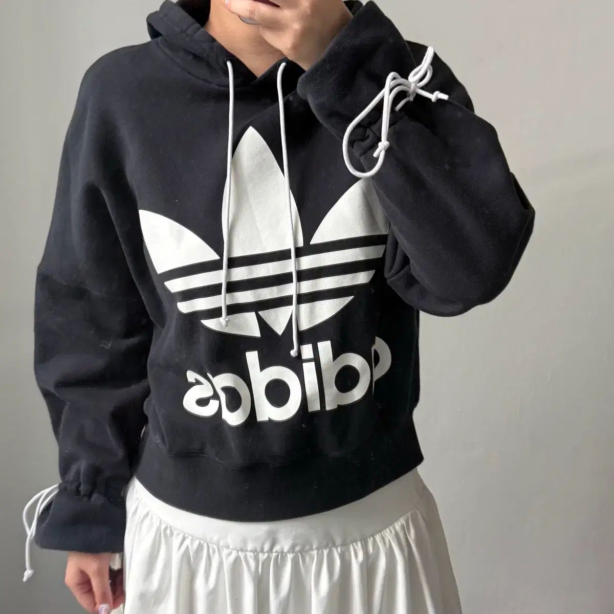 S アディダス クロップド フーディー Tシャツ リボンデザインテープ