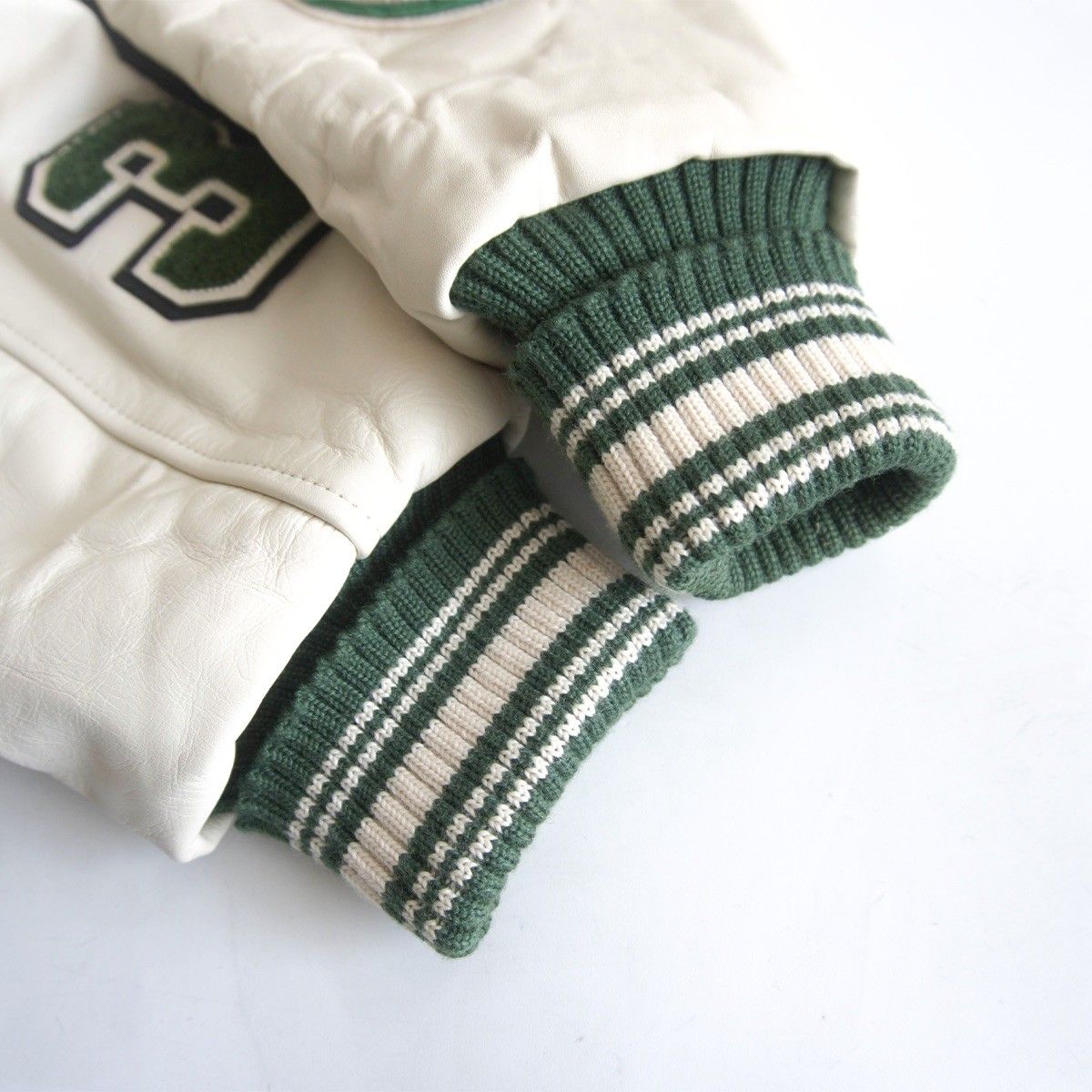美品】WHITESVILLE【フルデコ レザースリーブ スタジャン】42 美品】WHITESVILLE【フルデコ レザースリーブ スタジャン】42