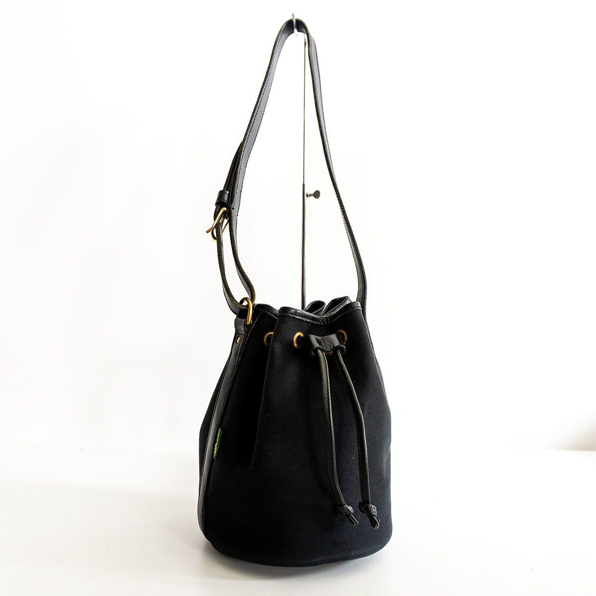 美品】BRADY【Calder 巾着型 ミニ ショルダーバッグ】ブラック 美品】BRADY【Calder 巾着型 ミニ ショルダーバッグ】ブラック